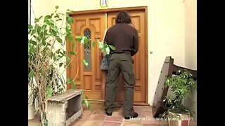 ���ਾਮੋਤੇਜਤ ਗੋਰੀ ਤੰਗ ਫਿਰ fucks ਉਸ ਦੇ ਬੁਆਏ &#039; ਤੇ ਵੇਹੜਾ