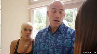 ציצים גדולים בלונדינית צעד אמא לונה סטאר מקבלת אנאלי זיין על ידי החבר החדש שלה דריק פירס ואז קושר אותה גותי העשרה אבי אוהב וזיונים, והופכת אותה