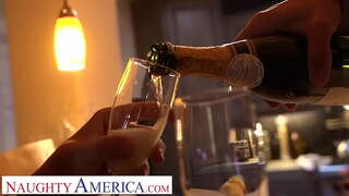 Непослушная Америка - Грейси Глэм полностью одевается перед тем, как оседлать член