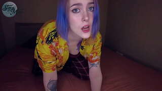 Stacy Lua espanca sua grande bunda branca até que ela não pode demorar mais