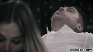 ���ံုးေငါ့ Stepbrother အတွက်သူ၏ကိုယ်ပိုင်အကောင်း-အပိုင်း ၂