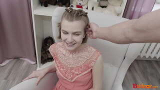 18videoz - Те го правят в стил POV, когато тя го прави чудесен чувствен свирка