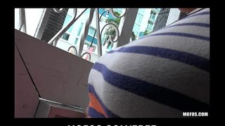 ���ිශාල-අයිපෑඩ් brunette පෙම්වතිය සබ්රිනා ටේලර් ලබා දෙන විශාල මහජන බීඑල්