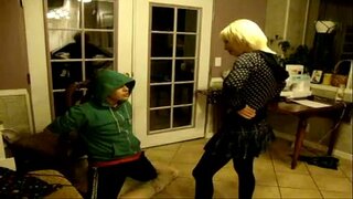 Ball Zerschlagung (bekleidet)