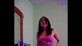 Молода красива дівчина з шикарним тілом танцює сексі