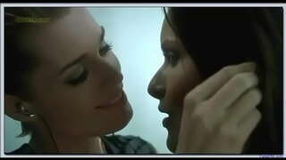 ريبيكا رومين ري راسموسن تقبيل مثلية في المرأة Fatale