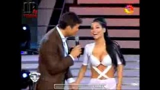 Silvina Escudero នៅក្នុង spandex ពណ៌ស