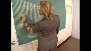 Prsata Uciteljice fucks Vrata Bi-Bi-si