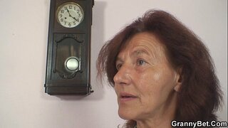 Šivanje stara babica in fant