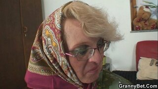 Ona všeč mlad neznanec