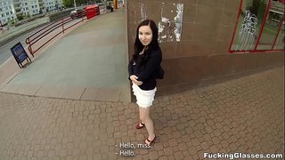 Γυαλιά - ήθελε να νιώσει τον πούτσο μου μέσα