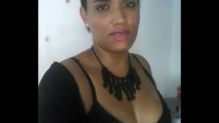 Jak on šel ven s kamarády a nechal ženě zlobivé doma horko