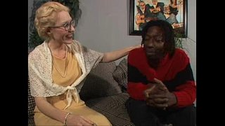 Varma blanka blonda matura Dalny prenas Byrons bbc en ŝia azeno.