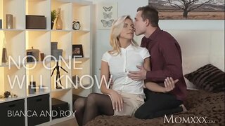 ���ాగి జుట్టు బాస్ ఆనందంగా ఉంది. ఆమె మోసం భర్త ఆఫీసు j.