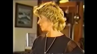 Wanita yang lebih tua dengan y. Guys