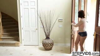 Stepbrother တစ္စံုတစ္စံုသူ့ရဲ့ပူပြင်းယာ Kendrick