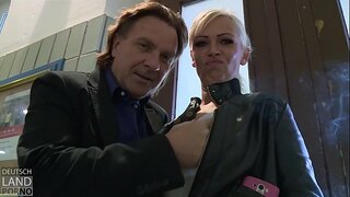 Cash falls, các paparazzi để các nạn nhân .....