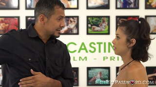 Kacau remaja mempunyai seks yang kasar dengan stud