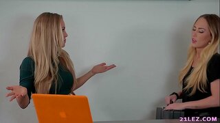 ���েসবিয়ান এজেন্ট ধরা আছে দ্বারা একটি সেক্সি গুপ্তচর