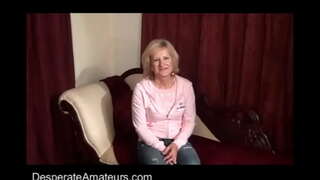 Ellie गरम आई