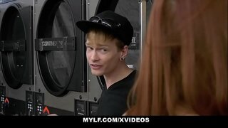 Тугая пизда (VannaBardot) Милфа ближе клитора (SereneSiren)