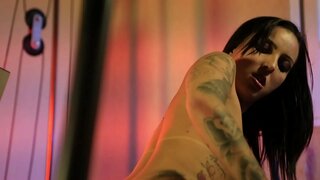 Catra convince il suo allenatore per rendere l&#039;allenamento un po &#039; più caldo