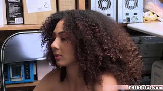 Interracial rychlovku s dospívající na CCTV