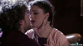 Detektyw nakazuje сучкам spełniać, aby uniknąć więzienia