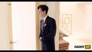 DADDY4K. Φοβερό σεξ σκηνή με τον γέρο πατέρα, και του s.&#039;s όμορφη νύφη