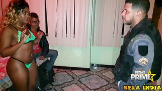 Xem tôi cho cảnh sát trước mặt anh