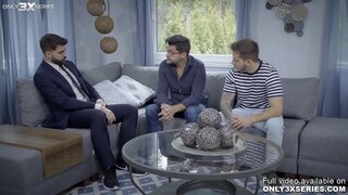 Силсилаи Only3x пешниҳод менамояд - қатъӣ саҳна бо En Бардо