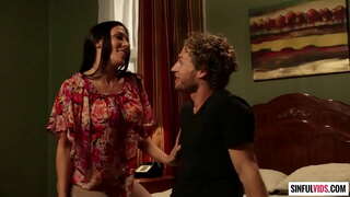 Horny brunette Rachel Starr sucks mafy ny anja-by ao 69 toerana alohan&#039;ny mahazo sprayed amin&#039;ny jizz