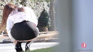 À�Kubwa Punda】Yeye seduces lewdly na yake kuchapwa mapaja peeking nje ya yake garter ukanda. [bunc 001]