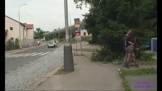 ���ຊ້ເວລາການອ່ອນເພນີຈະມີເພດພາຍໃຕ້ການຂົວໃນທີ່ສາທາລະນະ