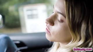 Khloe loobub alates Gias kirglik puudutab, kui ta haaratud hetke kuumuse